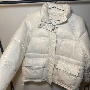 BRAND NEW Abercrombie & Fitch White Puffer Jacket — Size Small — Tags On